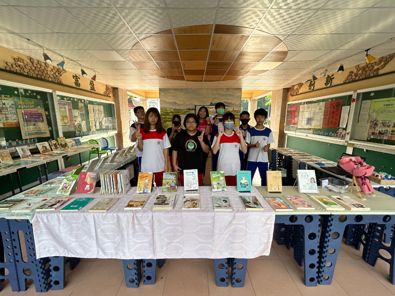 感恩書展.JPG